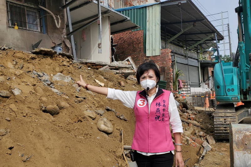 道路施工不慎損民宅  南市府：要求包商負責 | 華視新聞