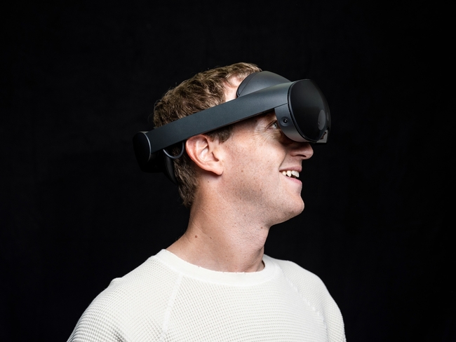 VR裝置Quest Pro開賣 Meta攻企業與創作者市場 | 華視新聞