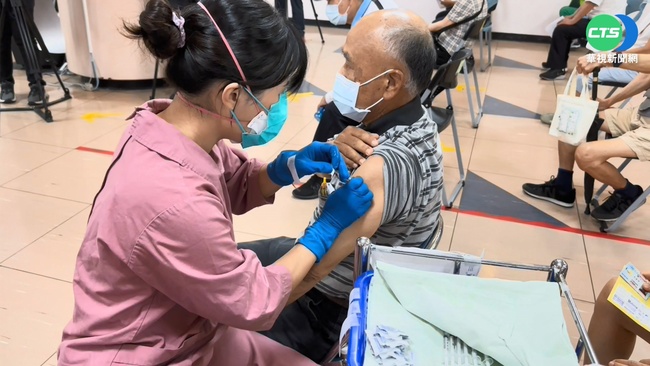 次世代疫苗不良反應增1死  80歲男有慢性病史 | 華視新聞