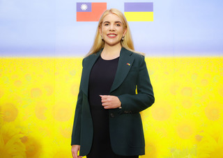 台烏友誼酒會展團結  現場感人合唱烏克蘭國歌