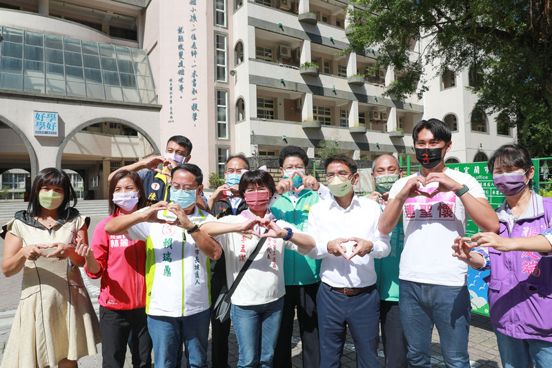 江聰淵關心校園環境改善  林姿妙頒藝師認定證書 | 華視新聞