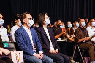 Our Heroes音樂會 蔡總統致敬防疫英雄