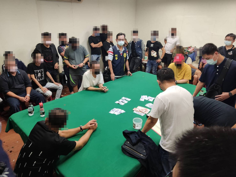 職業賭場隱身鐵皮倉庫  南警逮31人送辦 | 華視新聞