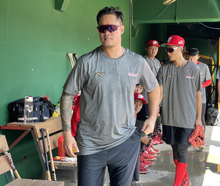 林智勝穿龍袍拚季後賽 鼓勵年輕球員要珍惜