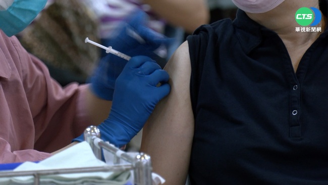 COVID-19疫情遇流感 2疫苗可不同手臂同時接種 | 華視新聞