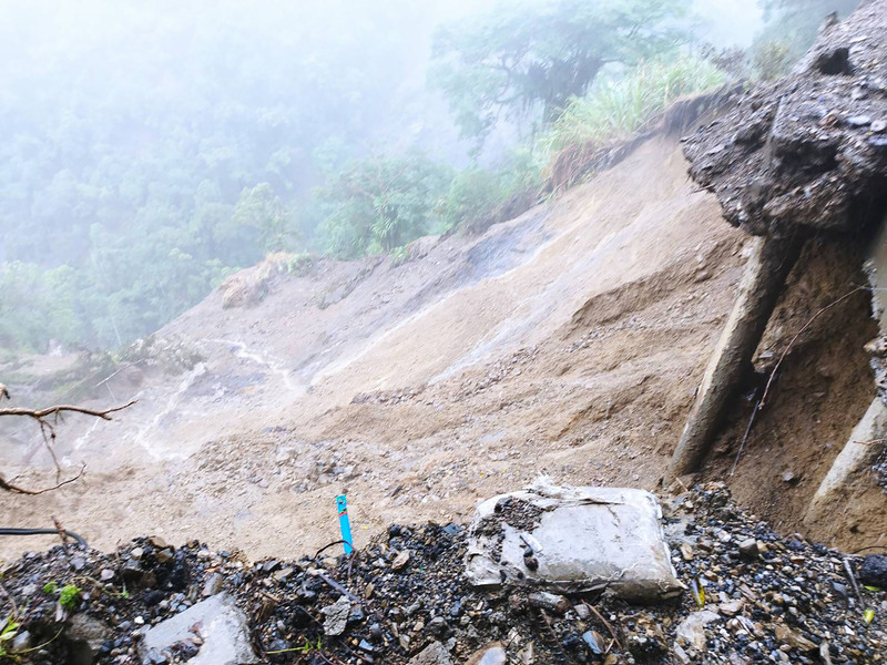 颱風奈格外圍環流帶來降雨 台7線再度路基流失 | 華視新聞