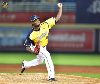 季後挑戰賽兄弟6比2勝龍 再一勝晉總冠軍賽