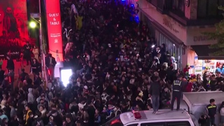 直擊梨泰院現場 中央社記者 ：滿滿人潮呼吸不到空氣