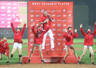 鋼龍優質先發龍隊拿關鍵1勝 季後挑戰賽延長戰局