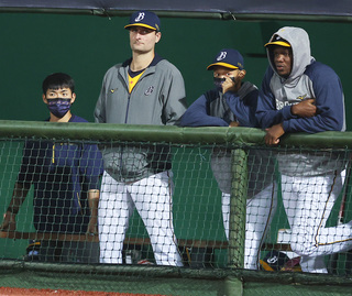 中職季後挑戰賽第3戰龍派王維中 兄弟泰樂先發