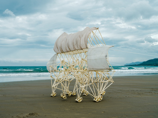 仿生獸在屏東 落山風藝術季見大師作品