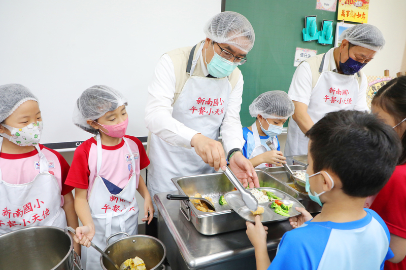 班班吃石斑 台南市國中小學加菜開吃 | 華視新聞