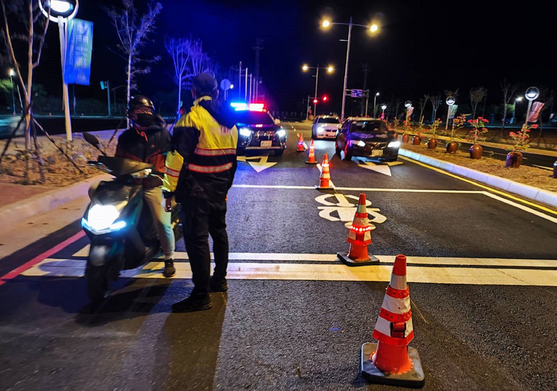 金門大橋通車第3天 風太大首度施行交管 | 華視新聞