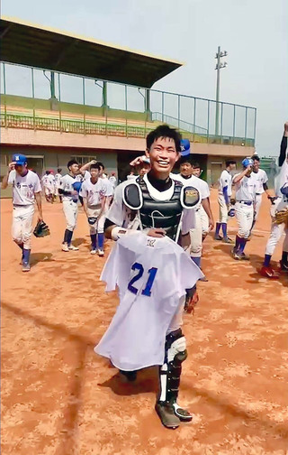 南一中黑豹旗隊史首勝 紀念已逝學長