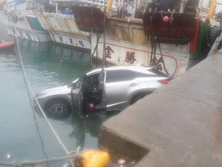 八斗子漁港車輛落海  男子送醫不治