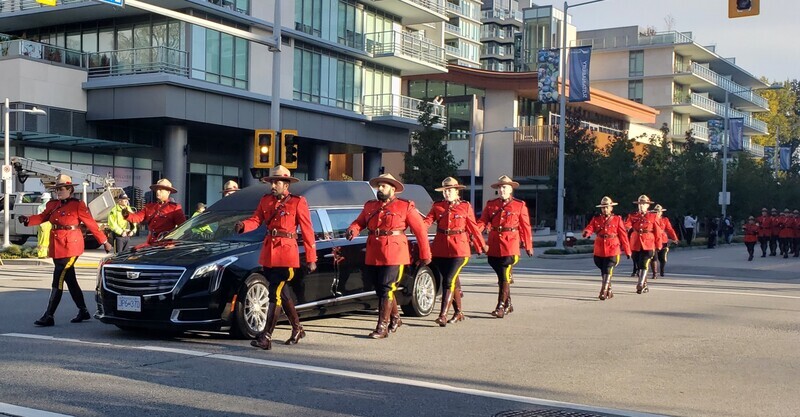 加拿大台裔女警楊子信葬禮  逾2千人送最後一程 | 華視新聞