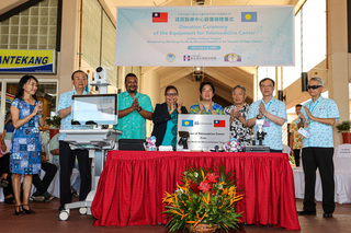 見證新光醫院捐贈醫療設備 賴清德盼台帛邦誼更穩固