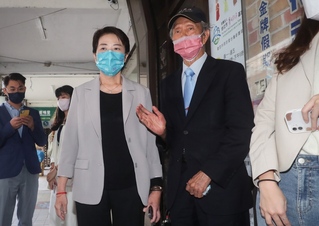 綠營批柯友友寄生北市府  黃珊珊：有不法可提告