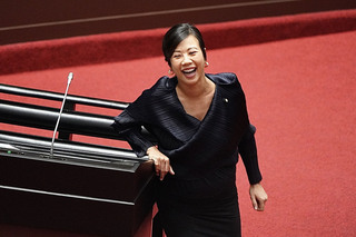 吳欣盈質詢處女秀小失誤 坦言新生報到還要再努力