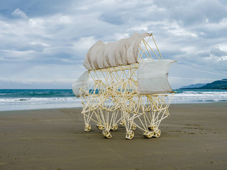 屏東落山風藝術季開幕  仿生獸現身吸睛