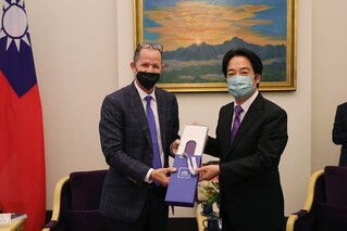 賴清德：與Coursera進一步合作  提升台灣英語能力