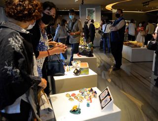 嘉市交趾陶協會聯展 16名藝師精品現身長榮文苑