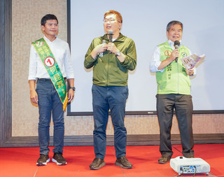 蔡其昌提敬老愛心卡額度增  推動免費營養午餐