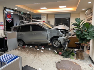 林口男酒駕撞進派出所  當場逮捕將被求償