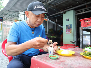 越南暗黑料理鴨仔蛋  傳說吃完踩碎殼能轉運