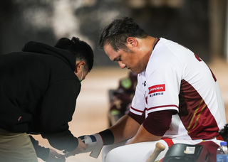 陳俊秀打席間傷退 檢查結果為左腕肌肉扭傷