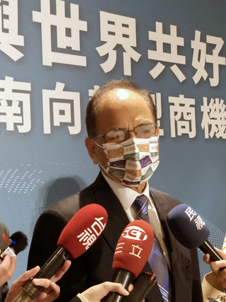 林佳龍拋新北都更4年4萬戶政見 游錫堃相信做得到