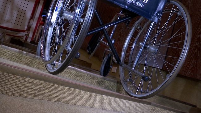 郝明義輪椅卡台階求助遭拒 兩廳院致歉允檢討 | 華視新聞