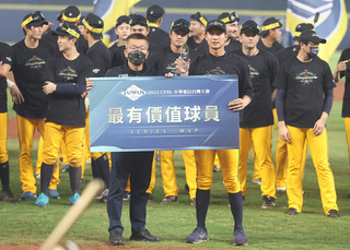 岳政華最年輕總冠軍賽MVP 看主場拋彩帶差點哭