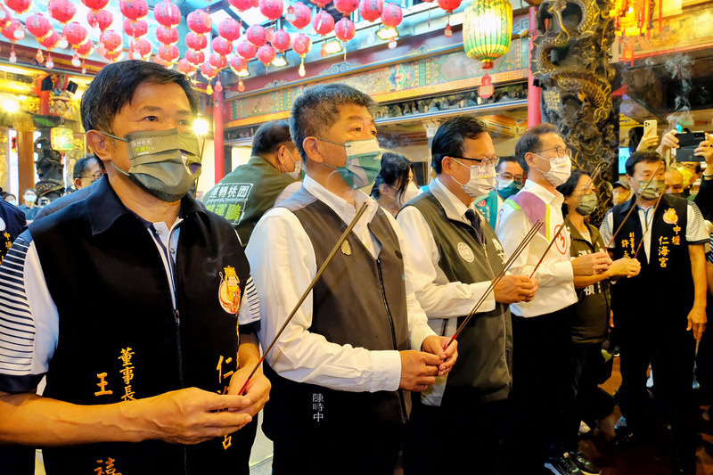 陳時中南下陪鄭運鵬掃街拜票  合作展現團結氣勢 | 華視新聞