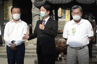 賴清德嘉義縣參拜廟宇 讚美翁章梁5星級縣長
