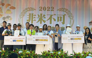 米穀粉搭金鑽鳳梨廚藝賽奪冠 盼提振民眾吃米食