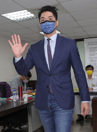 蔣萬安允預算優先用於民生 駁陳時中長照4疑問