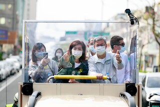 陳建仁陪同車隊掃街  讚沈慧虹能延續城市光榮