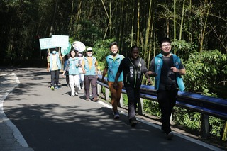 周江杰母雞帶小雞 走訪竹縣13鄉鎮市盼共好