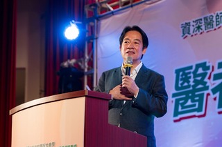 讚醫界防疫表現  賴清德：每人肩上都值得佩戴勳章