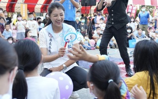 假日打選戰蔡培慧邀樂團演出 許淑華辦泡泡派對