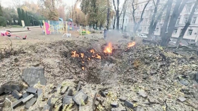 班克西烏克蘭街頭塗鴉 俄軍撤退後赫松拚恢復水電 | 華視新聞