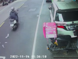 新北男騎車掉5.6萬  民眾熱心撿拾全找回