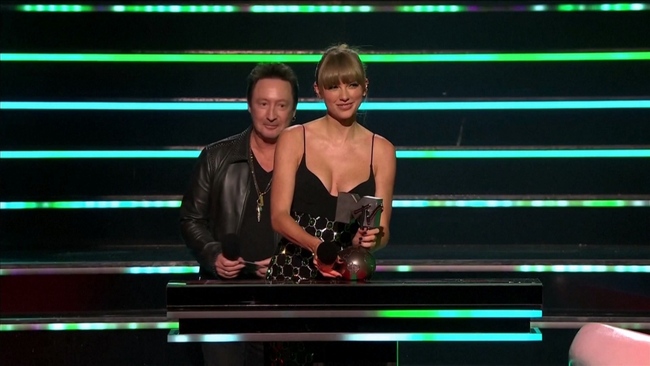泰勒絲橫掃MTV EMA奪4項大獎 本屆最大贏家 | 華視新聞