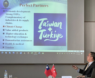 駐土代表中東科技大學開講 學者爭問民主晶片