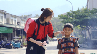 童言童語難招架 邵雨薇被逼問「會跟吳慷仁結婚嗎」