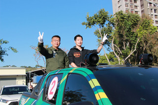 陪蔡其昌掃街  林昶佐：空污是否解決市民有一把尺