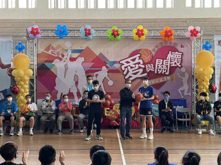 電信女籃公益活動 楊婉琳回母校分享跨海逐夢