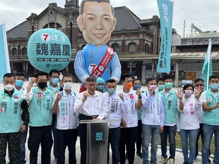 台中掃街輔選 柯文哲：票投民眾黨就是給台灣希望