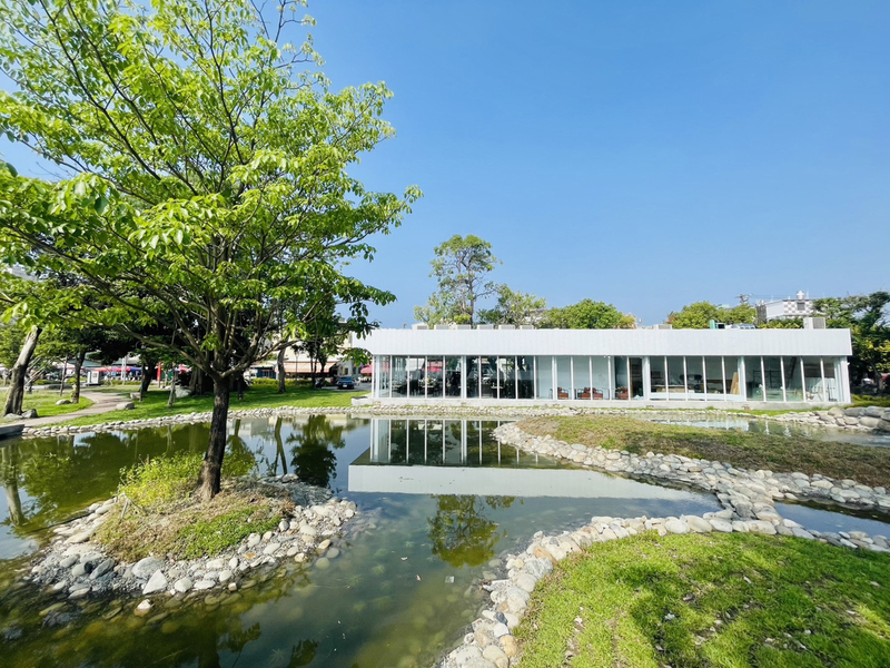 蓮池潭冬季疏枝理花  池畔咖啡廳28日試營運 | 華視新聞